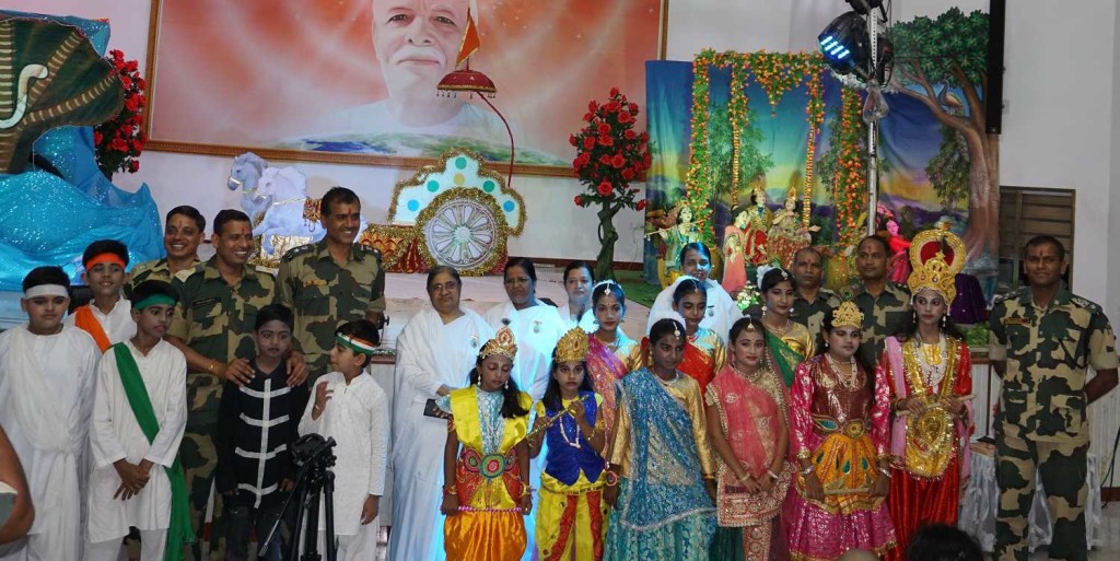 जन्माष्ठमी के अवसर पर ध्वनि  एवं प्रकाश के द्वारा चैत्यन्य झांकी का आयोजन