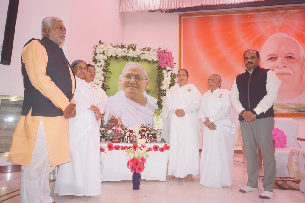 छत्तीसगढ़ की माटी में अध्यात्म का रंग कमला दीदी के अथक सेवाओं का फल.....ब्रम्हाकुमारी मनोरमा दीदी (प्रयागराज)
