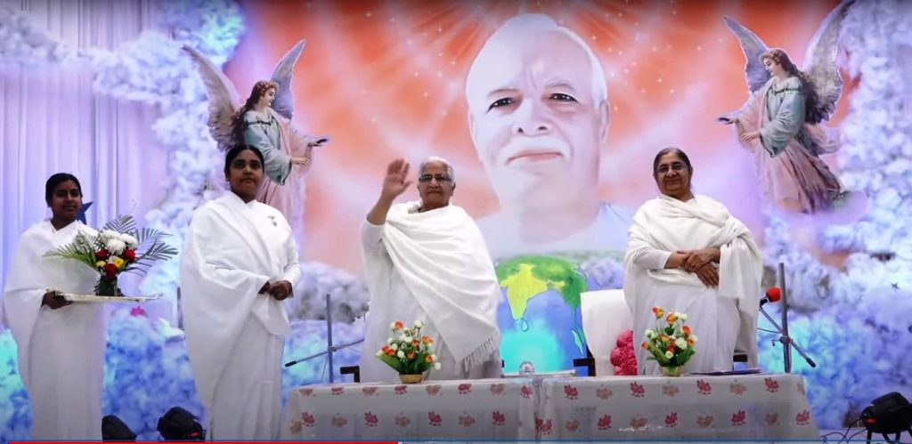 कमी कमजोरियों का  चश्मा निकालकर विशेषता देखने का चश्मा धारण करो...ऊषा दीदी उज्जैन