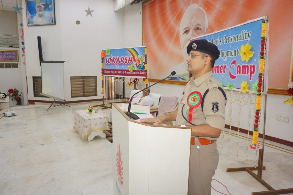 डेडीकेशन, डिसिप्लिन, डिवोशन, से ही जीवन में सफल हो सकते हैं... एस पी अभिषेक पल्लव जी