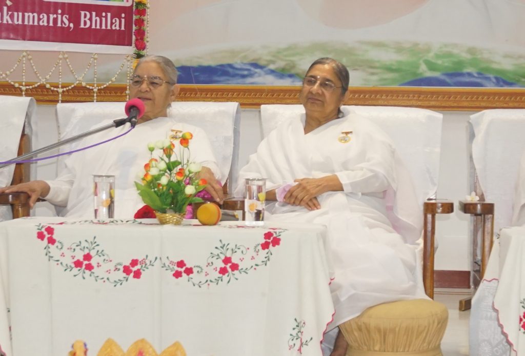 जीवन में दृढ़ता, सच्चाई, सादगी है तो परमात्मा हजार भुजाओं से सदा हाजिर