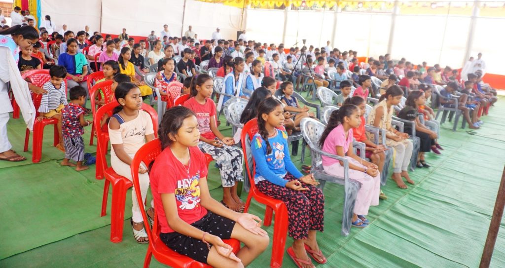 जीवन में परिस्थितियां तो आयेंगी ही आंतरिक शक्ति बढ़ानी है