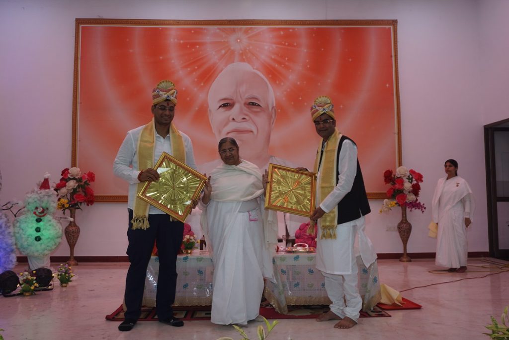 नवनिर्वाचित विधायक रिकेश सेन एवं देवेंद्र यादव का सम्मान