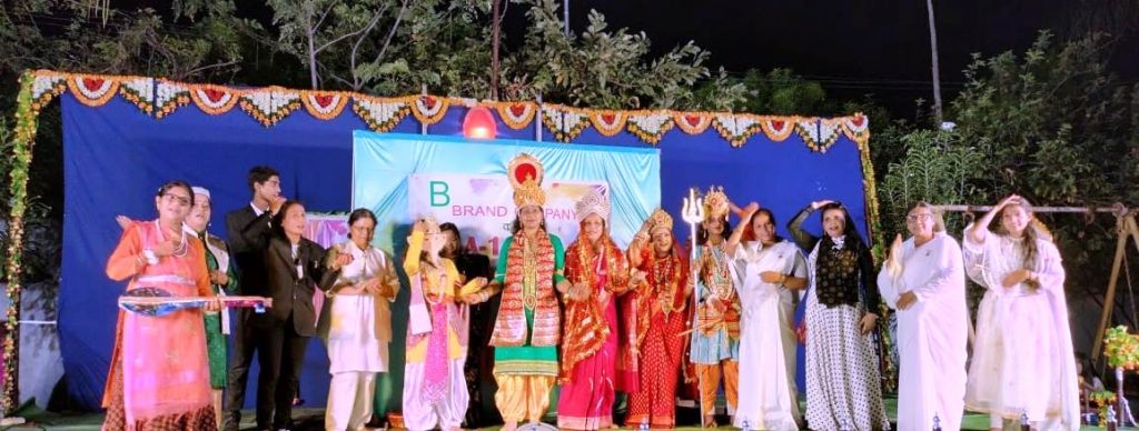 न रंग न पिचकारी न गुलाल फिर भी खुशी के रंग में रंग गए सारे...