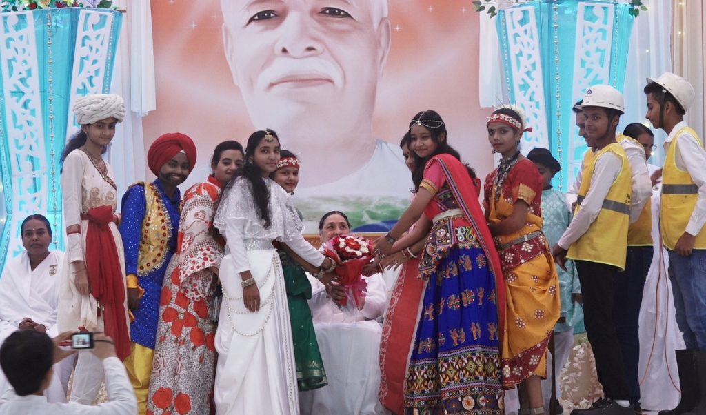 जापान फिलिपींस सेवाकेंद्रो की रजनी दीदी का मिनी इंडिया में हुआ अभूतपूर्व स्वागत..