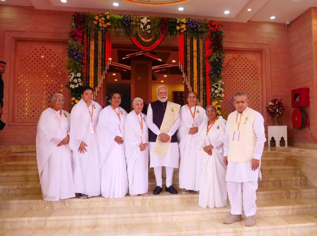 मोदी जी ने कहा- ब्रह्माकुमारीज़ संस्थान में शब्द कम, सेवा ज्यादा है…