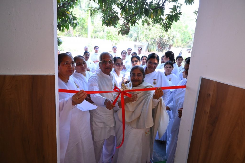 आत्मिक स्मृति, जगत नियंता की याद में कर्म कर जीवन सरल बनाएं...राजयोगी आत्म प्रकाश माउंट आबू