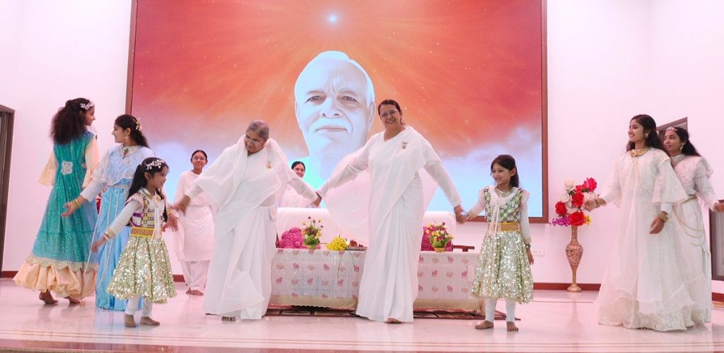 पीस ऑडिटोरियम में हर्षोल्लास उमंग उत्साह के साथ मनाया गया मदर्स डे....