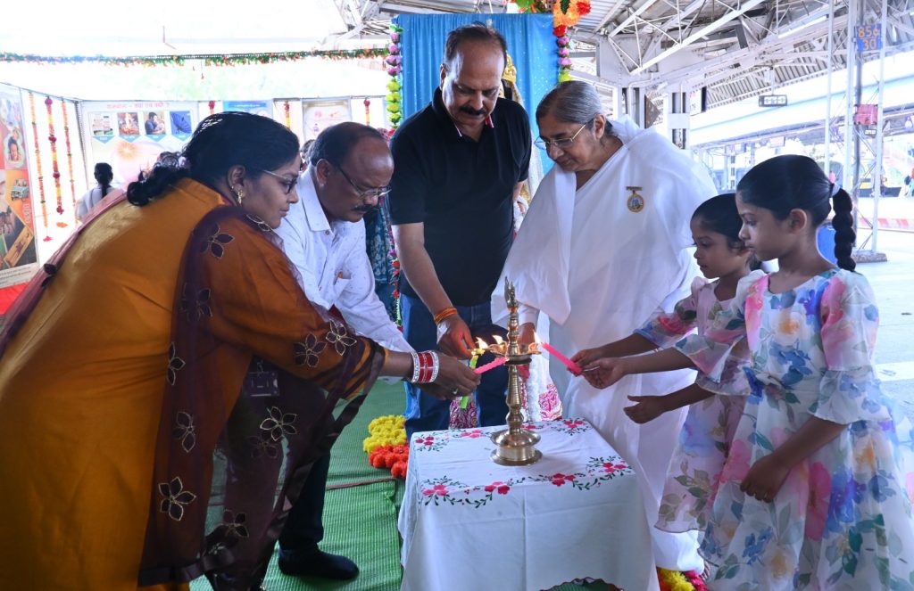 विश्व तंबाकू निषेध दिवस पर भिलाई पावर हाउस रेलवे स्टेशन में व्यसनमुक्त आध्यात्मिक प्रदर्शनी का आयोजन...
