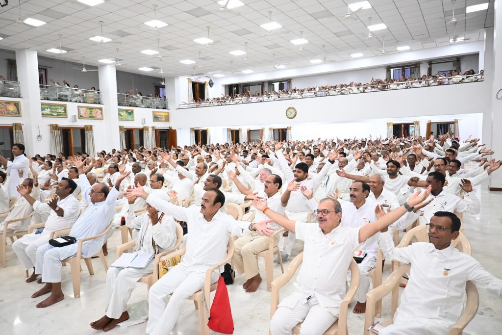  जो बीत गया उसका जिक्र नहीं और जो कल होगा उसकी फिक्र नहीं...