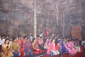 36 LAZER SHOW AOUDIANCE (14)