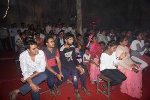 36 LAZER SHOW AOUDIANCE (18)