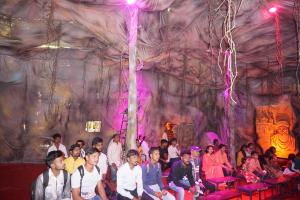 36 LAZER SHOW AOUDIANCE (25)