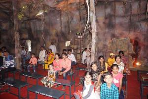 36 LAZER SHOW AOUDIANCE (27)