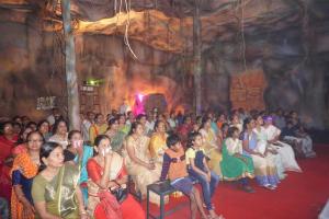 36 LAZER SHOW AOUDIANCE (4)