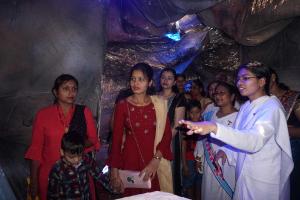 37 Jhanki Defrent Places With Aoudiance (10)