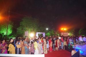 38 Public Crowd Waiting to View Jhanki (4)
